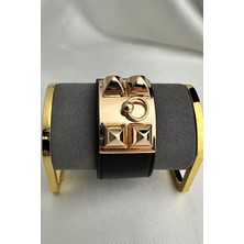 Altın Metal Detaylı Siyah Deri Bileklik (22CM)