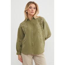 Geometrik Nakışlı Bol Gömlek