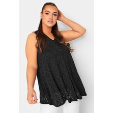 Büyük Beden V Yaka Dantel Detaylı Astarsız Sıfır Kollu Bluz 302402