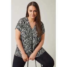 Büyük Beden V Yaka Kısa Kollu Önü Pileli Bluz 615583