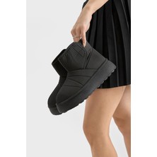 Tonny Black Kadın Siyah Kalın Poli Taban Cırtlı Bot 40 Numara Rahat Yürüyüş İçin Kürklü Tasarım