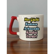 Her Güçlü Kadının Arkasında Kendisi Vardır Yazılı Kırmızı Kulplu Kupa Bardak