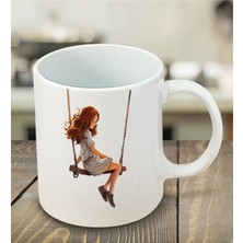 Salıncakta Sallanan Kadın Görselli Kupa Bardak - Seramik Çay, Kahve Hediyelik Bardağı