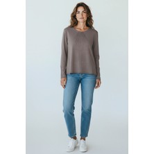 Kadın Yaka ve Kol Ağzı Taşlı Etek Desenli Bluz