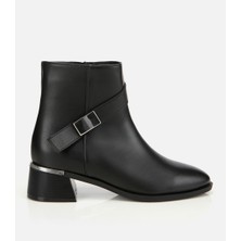 Hotiç Kadın Siyah Metal Detaylı Bilekte Düz Bot