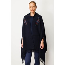 Kadın Yakası Işlemeli Koldan Geçmeli Büyük Yün Panço K.lacivert