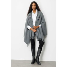 Kadın Yakası Işlemeli Koldan Geçmeli Büyük Yün Panço Füme