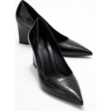 Puera Siyah Baskı Sivri Burunlu Kadın Dolgu Topuklu Ayakkabı