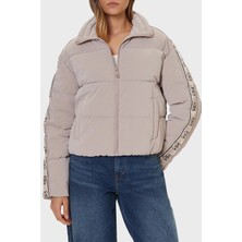 Guess Kapitoneli Logolu Regular Fit Dik Yaka Şişme Mont V5BL11WGYC2 Bayan Mont V5BL11 Wgyc2 A12B