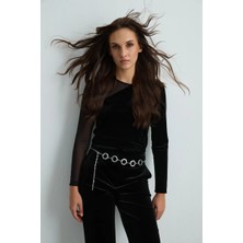 Gusto Asimetrik Tül Yakalı Kadife Bluz - Siyah