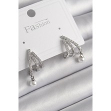 Bfs Pirinç Gümüş Renk Zirkon Taşlı Pençe Model Inci Detay Kadın Küpe