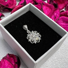 Victoria Çiçek Motifli Kadın Kolye Ucu 925 Ayar Gümüş Zirkon Taşlı