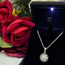 Victoria Çiçek Motifli Kadın Kolye 925 Ayar Gümüş Zirkon Taşlı