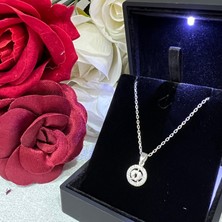 Victoria Yuvarlak Figürlü Kadın Kolye 925 Ayar Gümüş Zirkon Taşlı