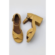 Bueno Shoes Sarı Deri Kadın Topuklu Sandalet 01WY12501 01WY12501