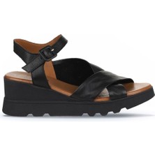 Bueno Shoes Siyah Deri Kadın Dolgu Topuklu Sandalet 01WY8601 01WY8601