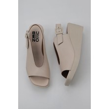 Bueno Shoes Krem Deri Kadın Dolgu Topuklu Sandalet 01WY2405 01WY2405