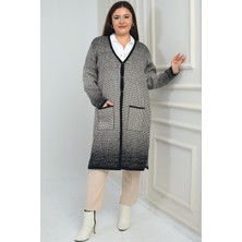 By Saygı Kadın Karyağdı Kareli Cepli Büyük Beden Triko Uzun Hırka