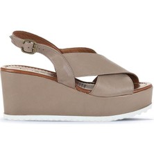 Bueno Shoes Gri Deri Kadın Dolgu Topuklu Sandalet 01WU7001 01WU7001