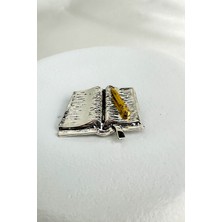 Modex Defter ve Kalem Figürlü Tasarım Broş (3cm)