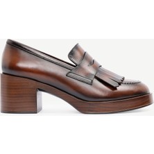 Yargıcı Püskül Detaylı Topuklu Deri Loafer