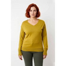 Ersefa Kadın Düz Desen Regular Kalıp Triko V Yaka Kazak Uzun Kollu ve Şık Düğme Detayları Ile Kaliteli