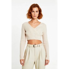 Ersefa Kadınlara Özel Fitilli Kruvaze Crop Triko Kazak Serin Havalarda Şıklığı ve Konforu Bir Arada Sunar