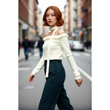 PayBuy Kadın Carmen Yaka Fitted Basic Akrilik Triko Uzun Kol Bluz Güllü Atkı Aksesuarlı Şık ve Modern Stil