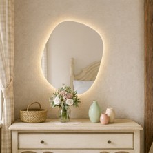 Aypars Atölye Asimetrik LED Ayna – Minimalist Organik Form Duvar Aynası