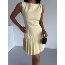 Piliseli Double Kumaş Arkadan Fermuarlı Sıfır Kol Mini Elbise