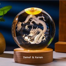 Keyfim Shop Kişiye Özel Işıklı Ahşap Kaideli Ejderha Temalı Cam Küre 8cm*6cm