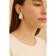 Pirlento Pastel Tonlu Sedefli Oval Taşlı Kadın Çelik Küpe – Zarif, Işıltılı ve Dayanıklı Tasarım