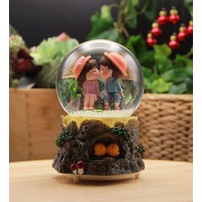Keyfim Shop Kütük Üzerinde Oturan Romantik Sevgililer Işıklı Müzikli Orta Boy Kar Küresi
