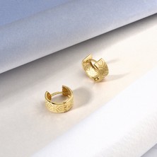 Nox Jewelry 14 Ayar Mikron Altın Kaplama Kalın Desenli Huggie Halka Gümüş Küpe - E00298