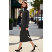 PayBuy Kadınlara Özel Düz Desen Balıkçı Yaka Midi Triko Elbise Kış Aylarının Rahat ve Şık Seçimi Kaliteli