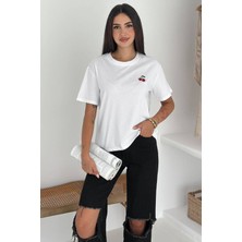 Noa Noa Kadın Kiraz Nakışlı Basic Tişört – Sade & Eğlenceli Stil