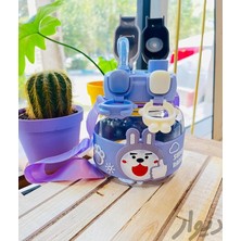 Pearl Shop Tavşan Su Matarası Boyun Askılı Suluk Renkli Çizgi Film ve Desenli Karakterler Çocuklara Özel Taşıması Kolay Okulda Piknikde Kullanıma Uygun 1 Litre Crk3 (Mor)