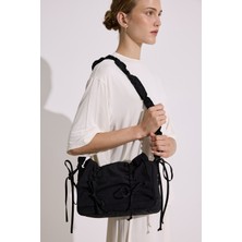 Manuka Büzgü Detaylı Omuz Çantası Siyah