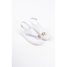 Trendella Milena Beyaz Cilt Toka Detaylı Sandalet