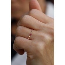 Yenigün Kuyumculuk 14 Ayar Altın Fuşya Taş ve Top Detaylı Örüntü Yüzük