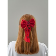 Sibel Günay Butik Atatürk Portreli ve Imzalı Kırmızı Kurdele Toka | Küçük | Özel Gün Saç Aksesuarı