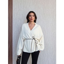 Esra Helvacı Deri Kemerli Triko Hırka