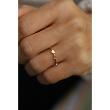 Yenigün Kuyumculuk 14 Ayar Altın Sıralı Fuşya ve Cilalı Kalpler Yüzük