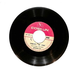 Şükran Ay - Karşılıksız Aşk Olmaz  Hayatta Kimsesiz Kalmak Da Varmış Plak (107.5)    PLK22633