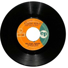 Kazım Alkar - Bin Çeşit Yalanla Avuttun Beni  Başını Yaslayıp Kalbimi Dinle  Plak (107) PLK19912