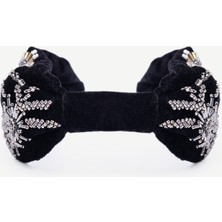 Yargıcı Boncuk Detaylı Kadife Taç