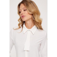 Tudors Kadın Standart Fit Normal Kesim Fiyonklu Beyaz Gömlek