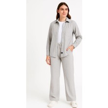 Sosostyle Kadife Oversize Takım – Gömlek ve Pantolon Ikili Set Füme Corduroy Şıklığı, Rahat ve Zarif Duruş Yumuşak Dokulu Kadife Kumaş, Düğmeli Gömlek Üst ve Lastikli Pantolon Alt Parça ile Gün Boyu Konfor- Gri