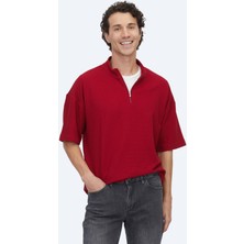 Kip Kırmızı Desenli Dik Yaka T-Shirt