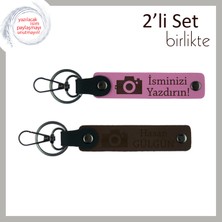 Miawiki Deklanşöre Basınca Gülümsesin, Kamera Desenli, Kişisel Yazılı 2’li Anahtarlık, Pembe-Koyu Kahve